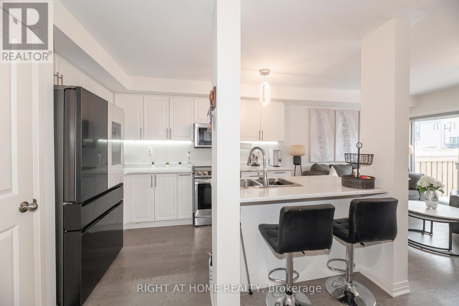 30 Caspian Square, Clarington, Ontario L1C 7G3 - Photo 8 - E12743686