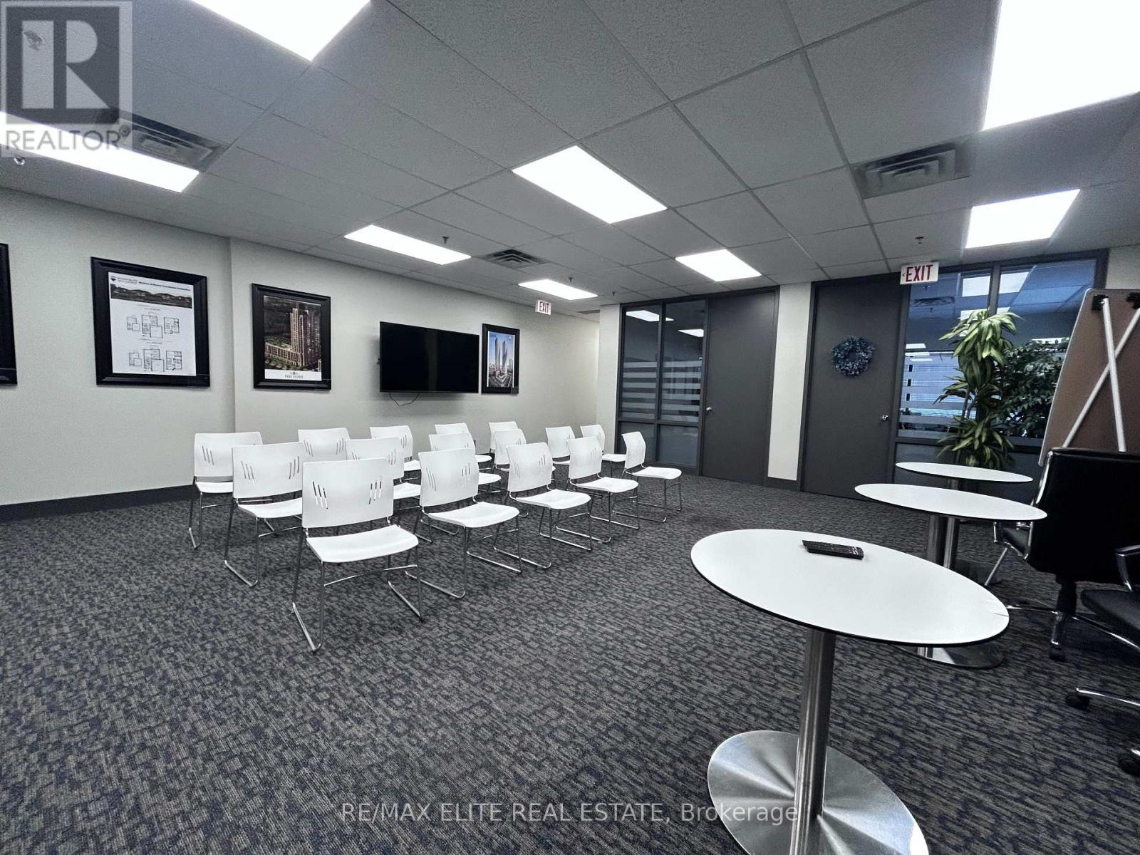 16 - 165 East Beaver Creek Road, Richmond Hill, Ontario  L4B 2N2 - Photo 2 - N12743520