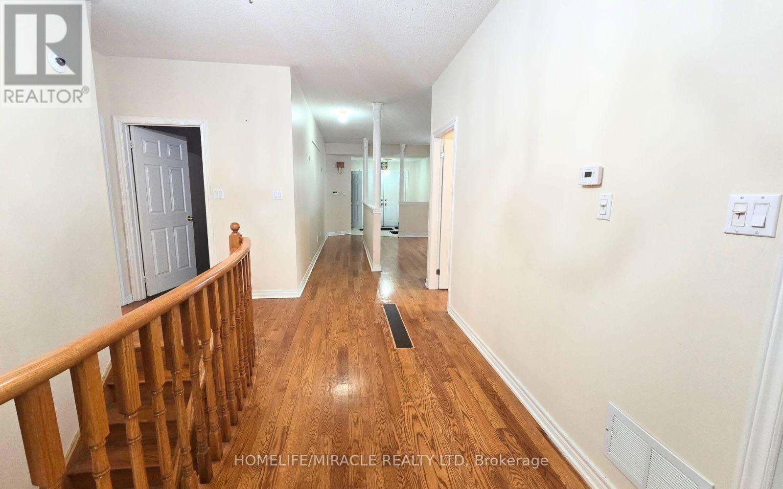 28 Rouge Bank Drive, Markham, Ontario  L3S 4C7 - Photo 4 - N12743566