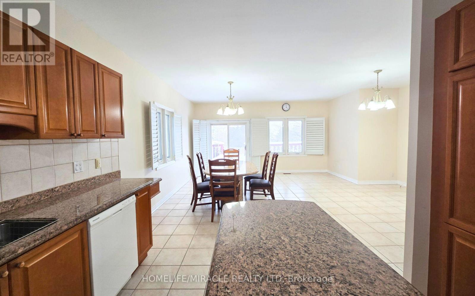 28 Rouge Bank Drive, Markham, Ontario  L3S 4C7 - Photo 6 - N12743566