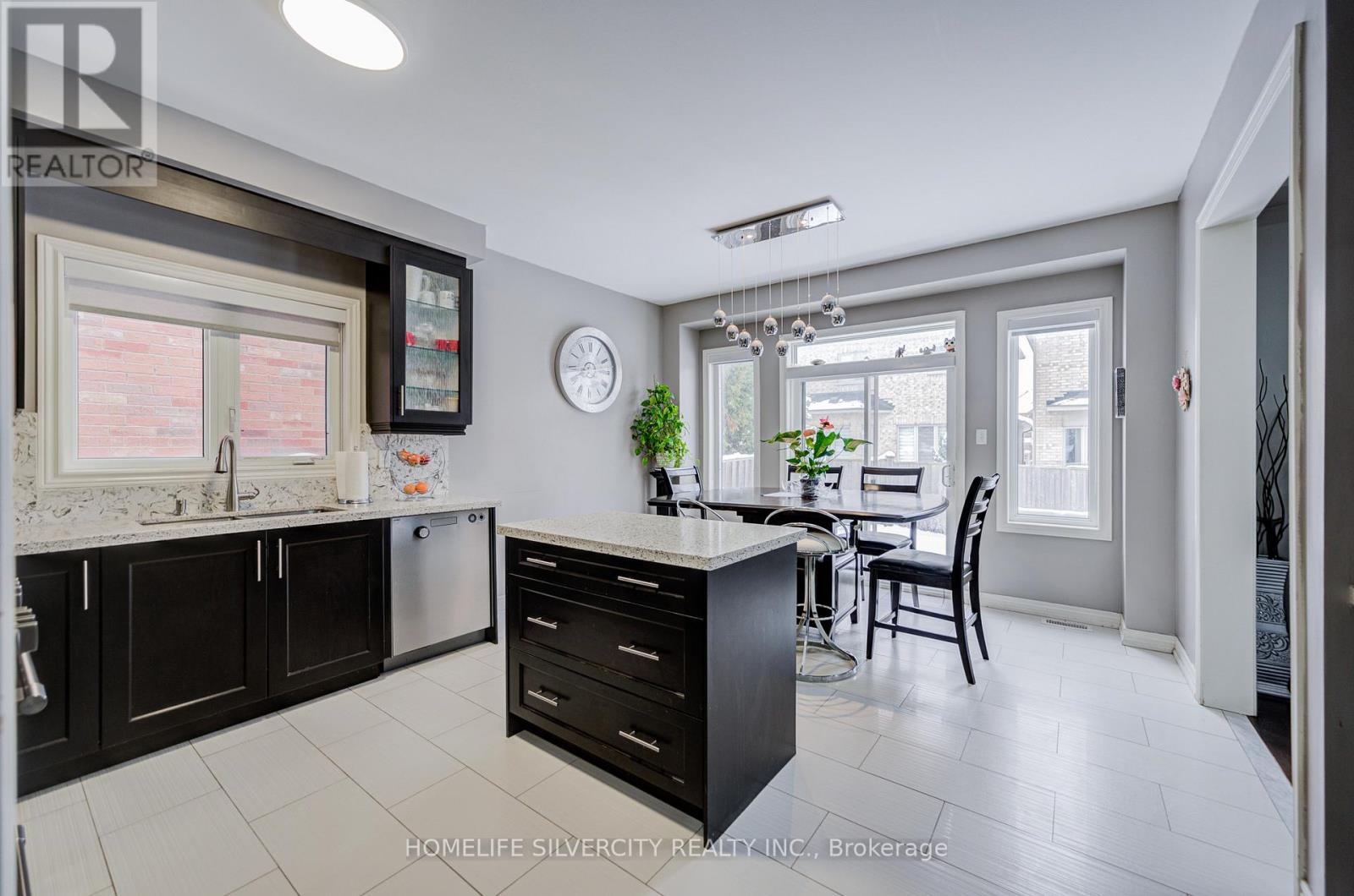 15 Durhamview Crescent, Whitchurch-Stouffville, Ontario  L4A 1H4 - Photo 10 - N12743576