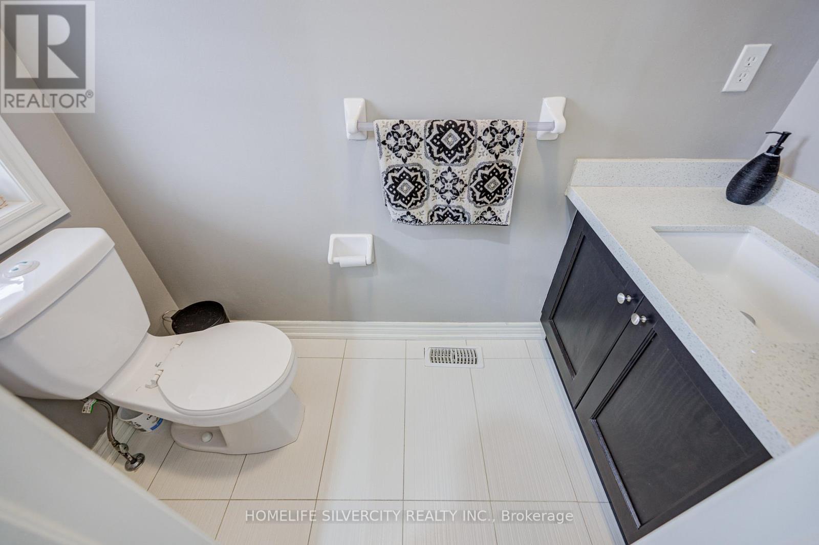 15 Durhamview Crescent, Whitchurch-Stouffville, Ontario  L4A 1H4 - Photo 5 - N12743576