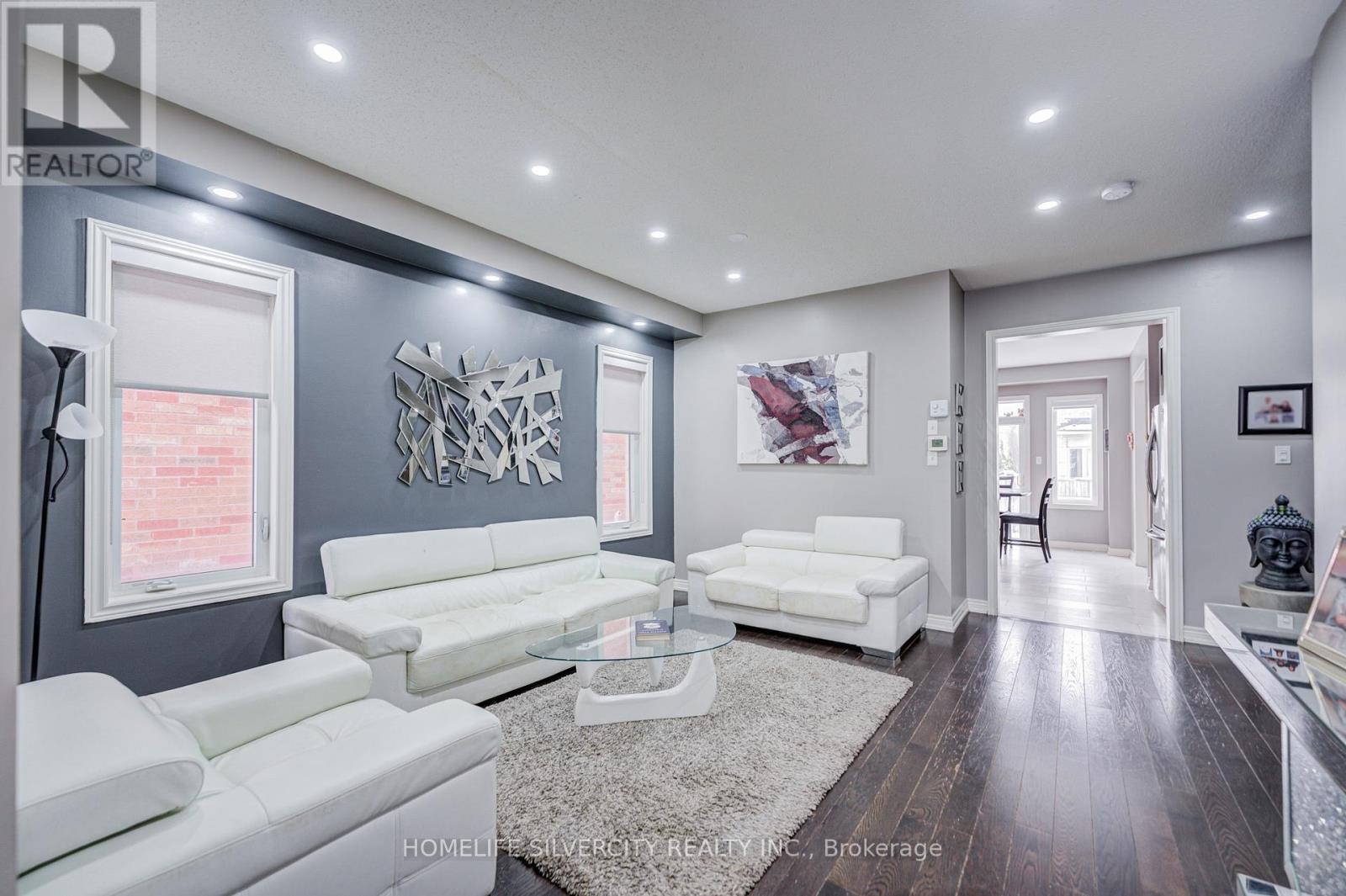 15 Durhamview Crescent, Whitchurch-Stouffville, Ontario  L4A 1H4 - Photo 6 - N12743576