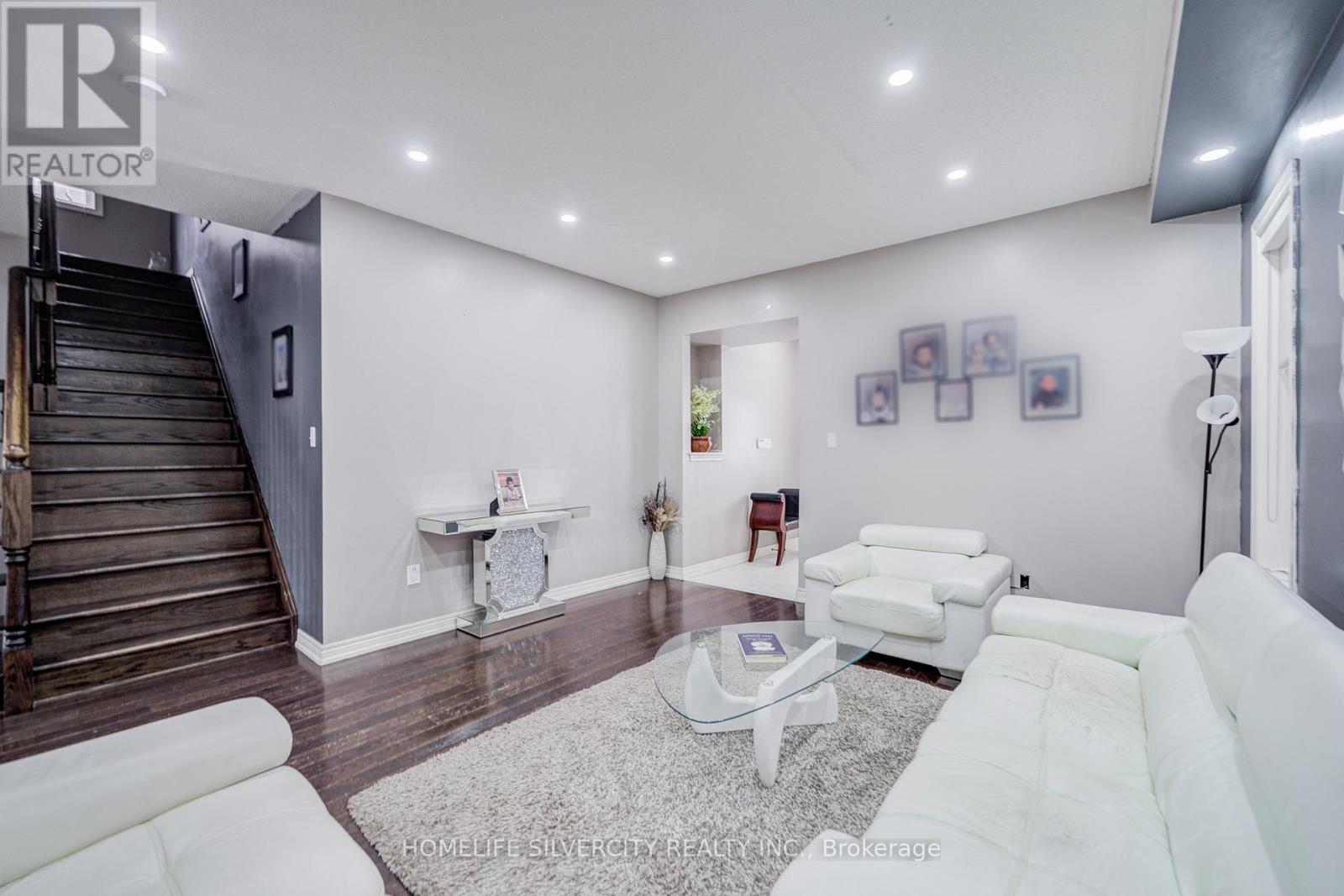 15 Durhamview Crescent, Whitchurch-Stouffville, Ontario  L4A 1H4 - Photo 8 - N12743576