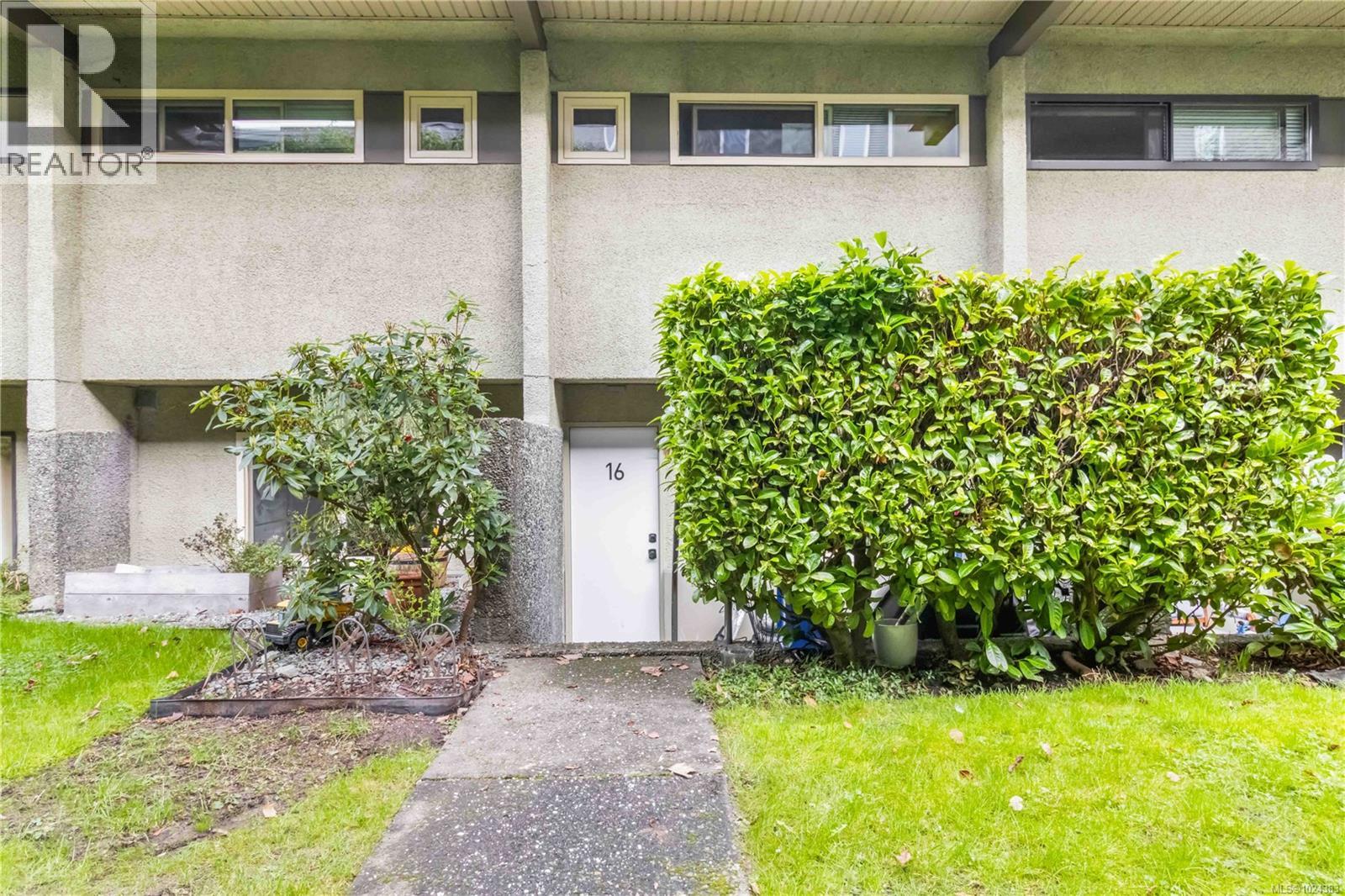 16 477 Lampson St, Esquimalt, British Columbia  V9A 5Z4 - Photo 2 - 1024383