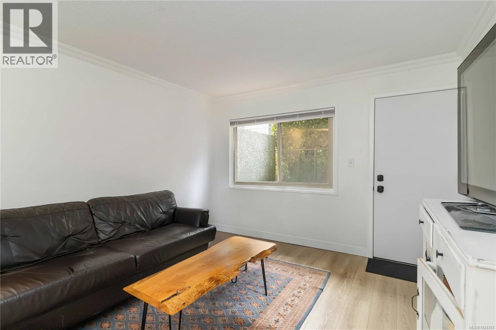 16 477 Lampson St, Esquimalt, British Columbia  V9A 5Z4 - Photo 3 - 1024383