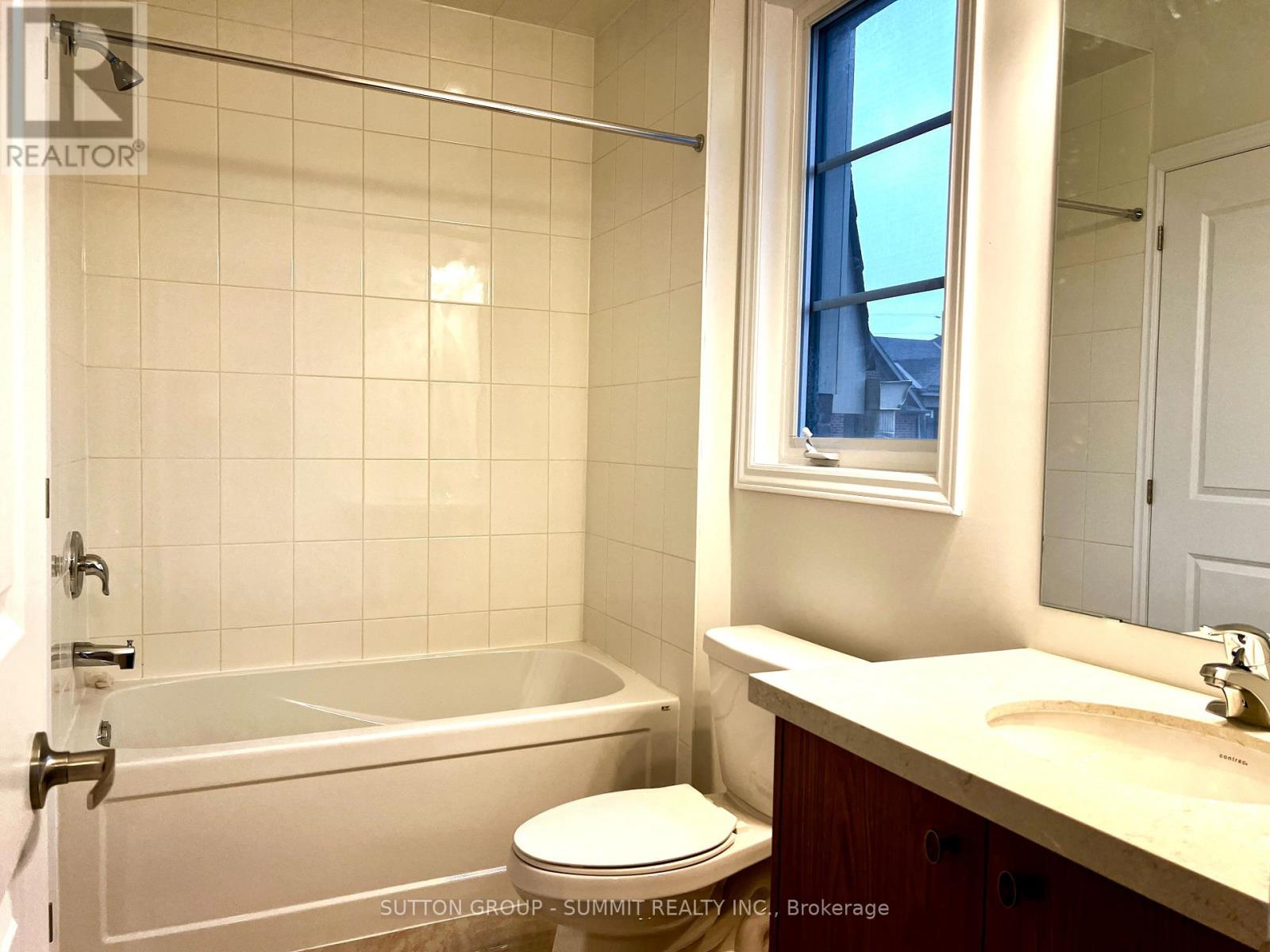 5930 Saigon Street, Mississauga, Ontario  L5V 0E9 - Photo 21 - W12743646