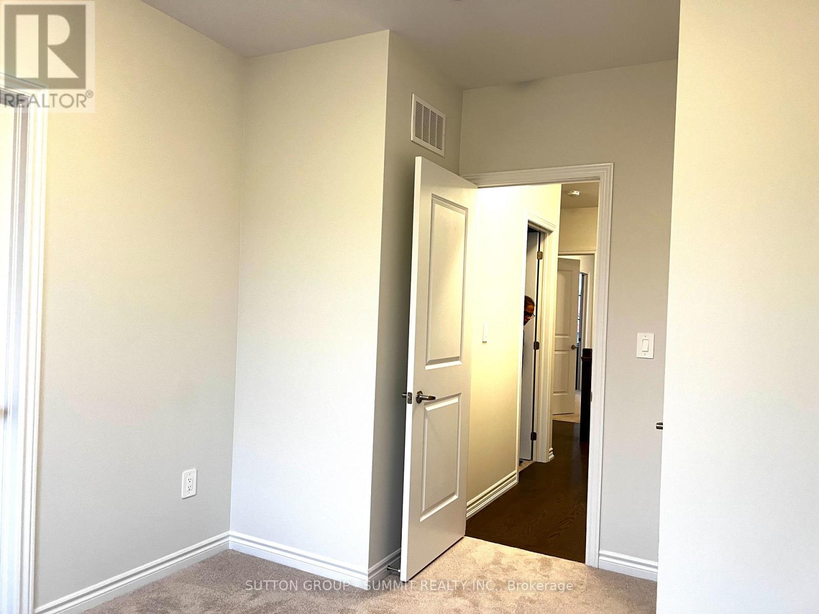 5930 Saigon Street, Mississauga, Ontario  L5V 0E9 - Photo 25 - W12743646