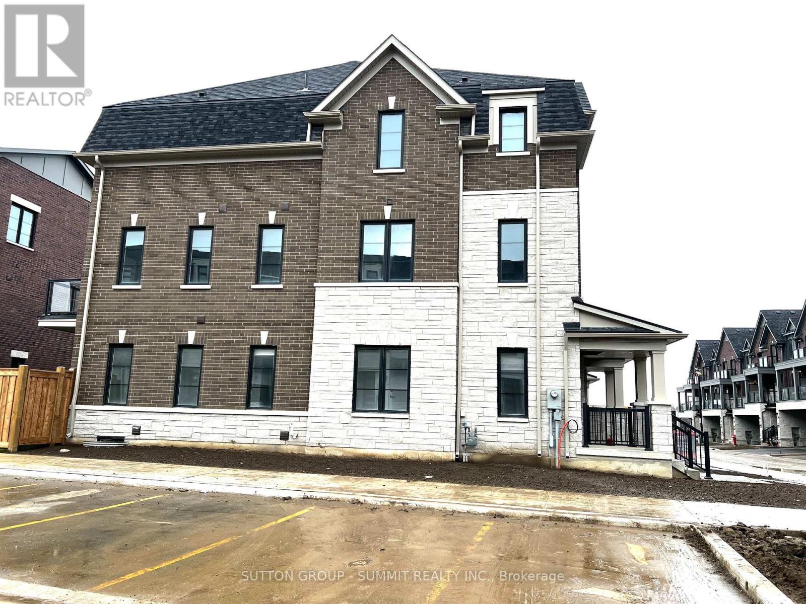 5930 Saigon Street, Mississauga, Ontario  L5V 0E9 - Photo 3 - W12743646