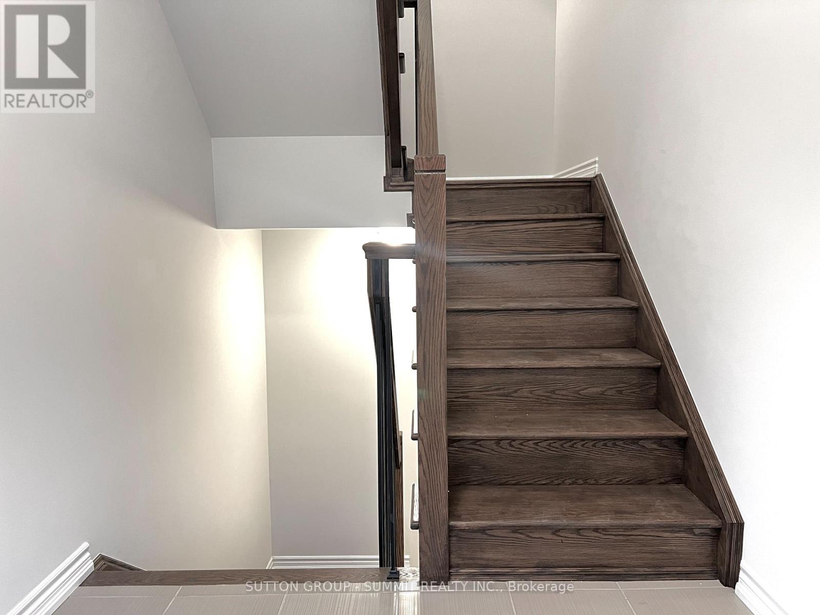 5930 Saigon Street, Mississauga, Ontario  L5V 0E9 - Photo 8 - W12743646