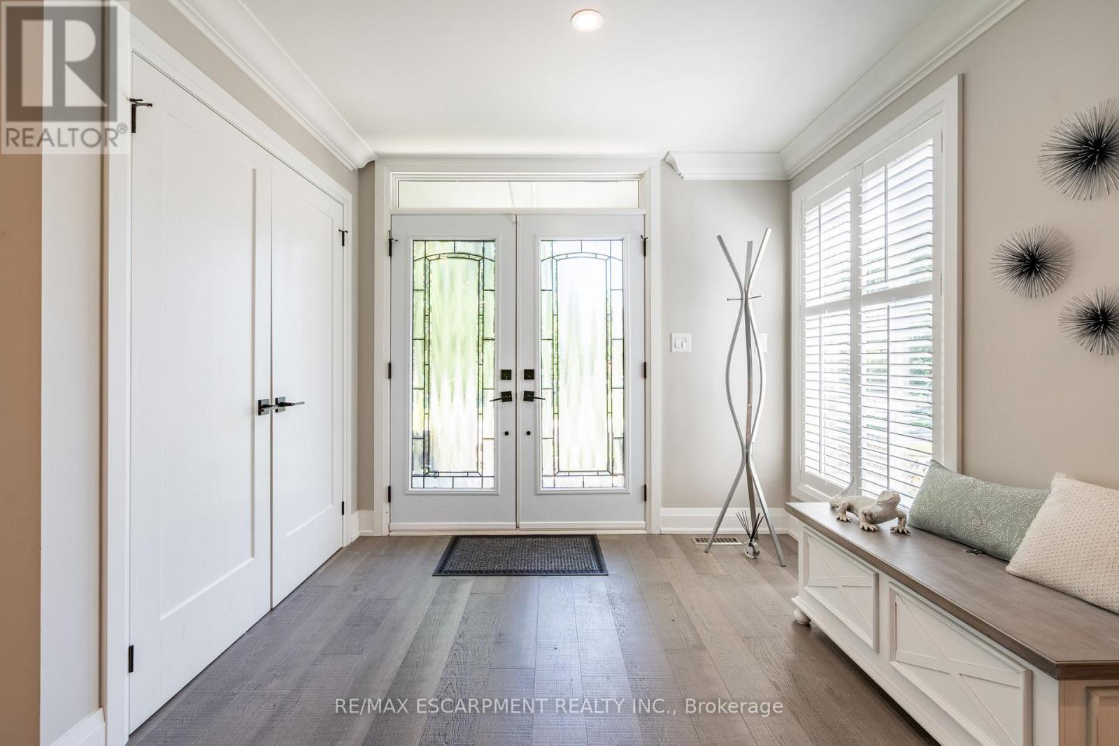 81 Flanders Drive, Hamilton, Ontario  L8B 0G6 - Photo 3 - X12743534