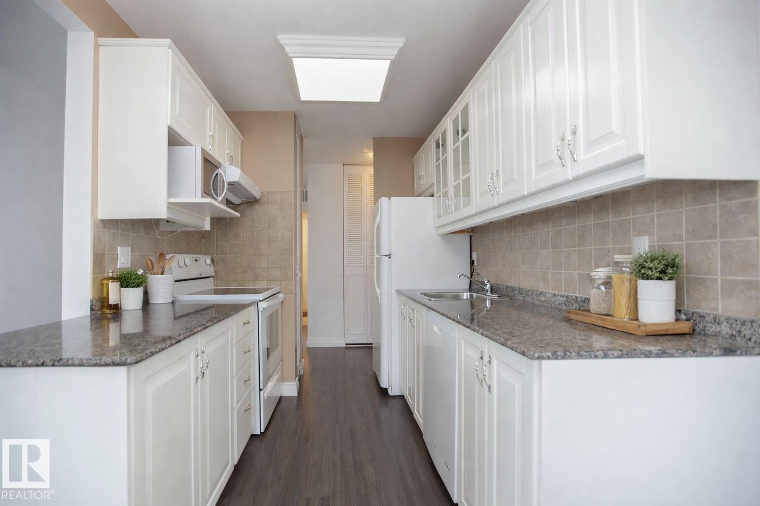 #1808 9909 104 St Nw, Edmonton, Alberta T5K 2G5 - Photo 3 - E4471367