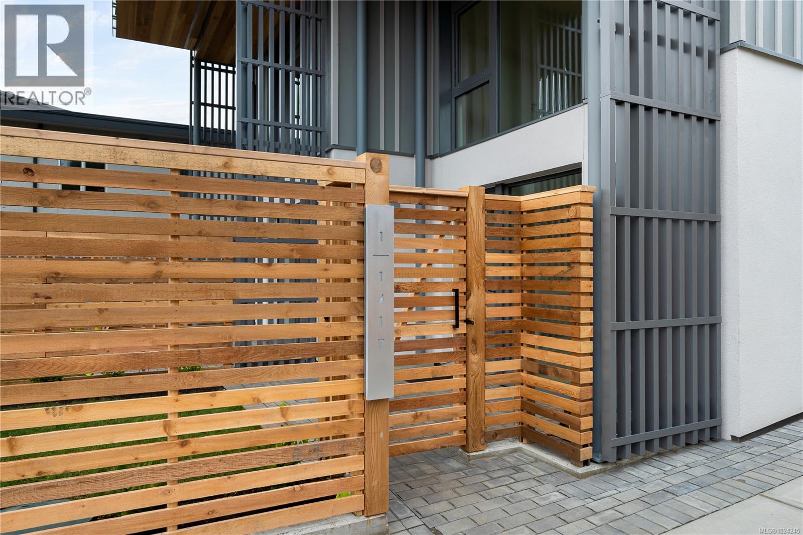 1 1417 May St, Victoria, British Columbia  V8S 1C2 - Photo 3 - 1024245