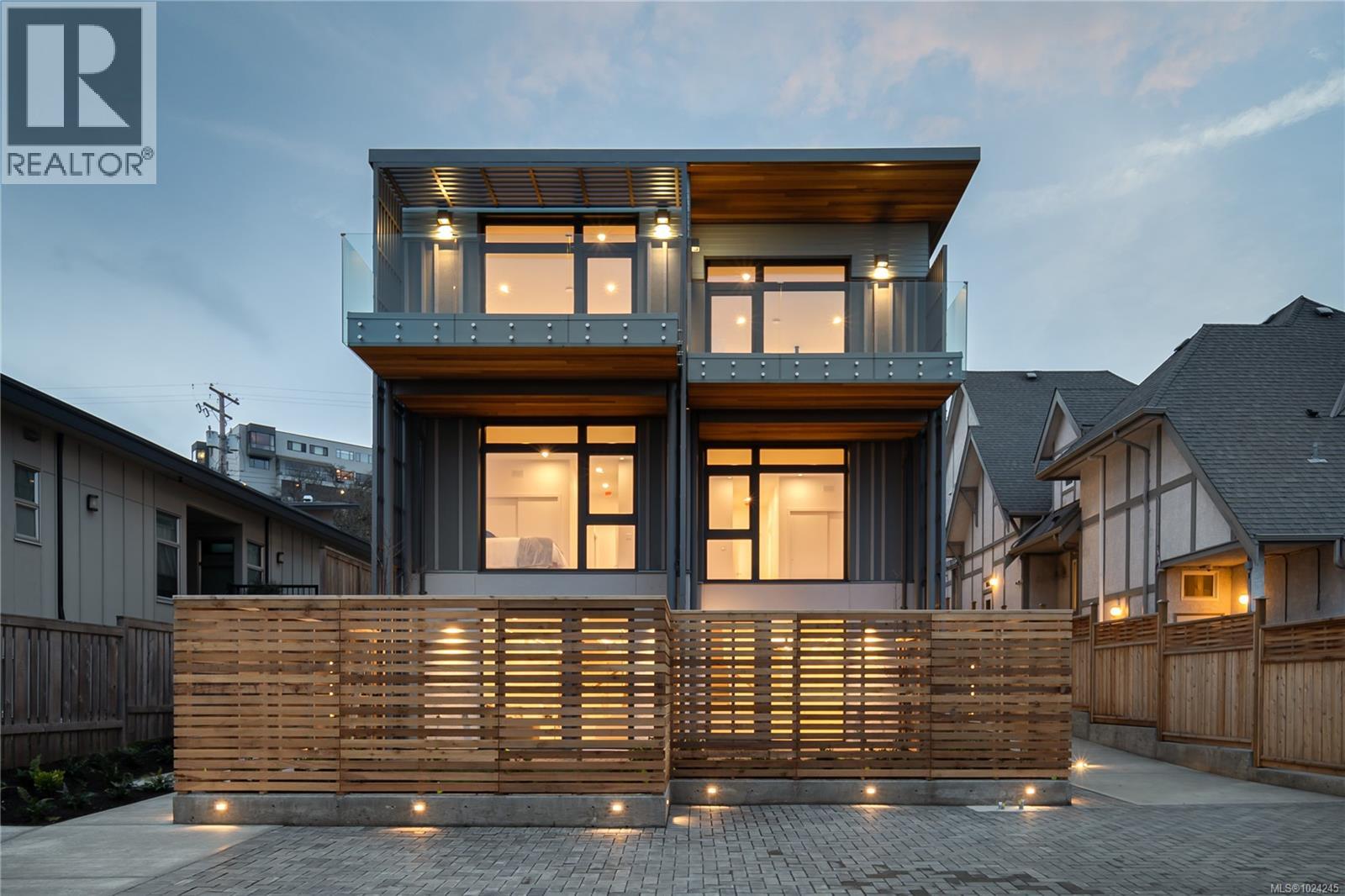 1 1417 May St, Victoria, British Columbia