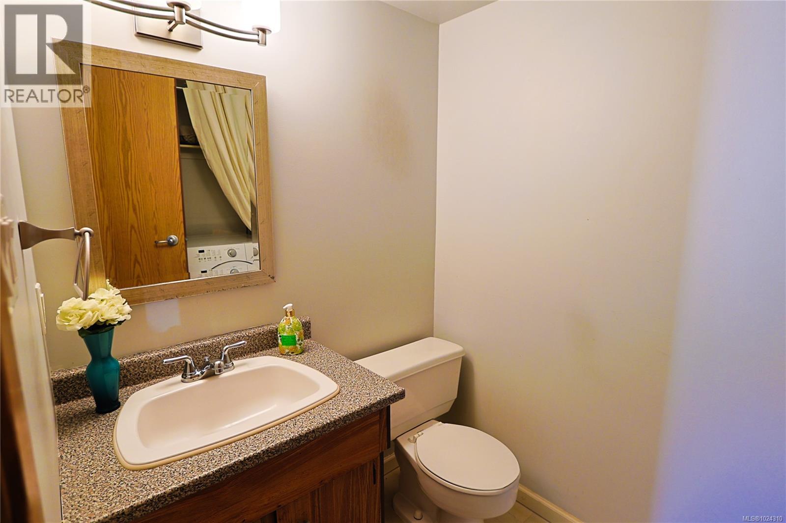 208 69 Gorge Rd W, Saanich, British Columbia V9A 1L9 - Photo 13 - 1024310