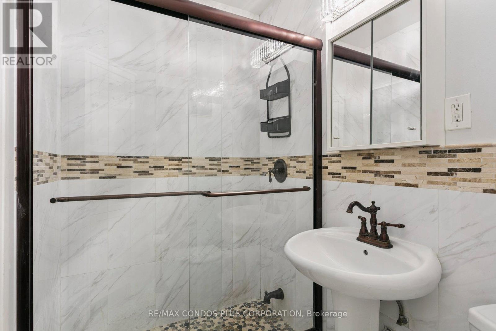 101 - 185 Stephen Drive W, Toronto, Ontario  M8Y 3N5 - Photo 27 - W12569032