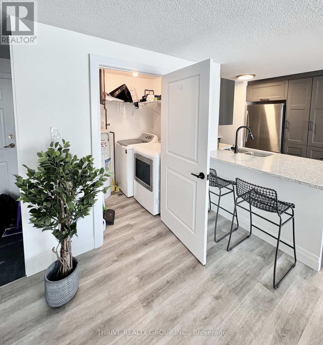 205 - 77 Baseline Road W, London South, Ontario  N6J 1V5 - Photo 3 - X12735396