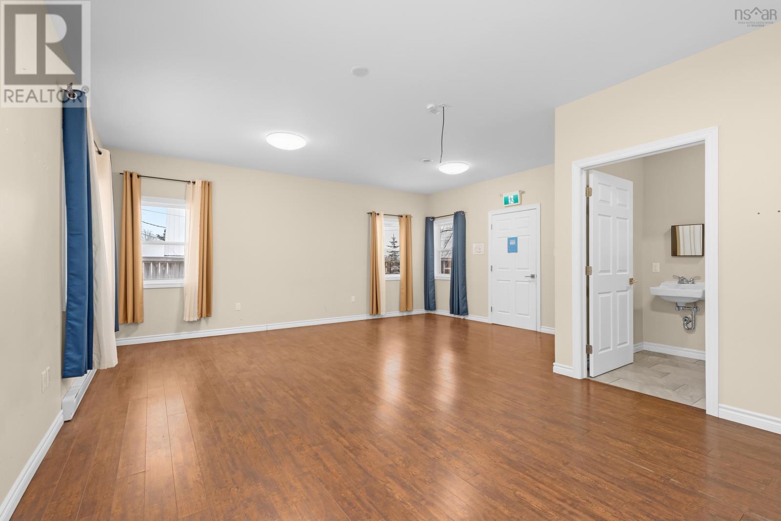 48 Elm Street, Bridgewater, Nova Scotia  B4V 2V4 - Photo 7 - 202601069