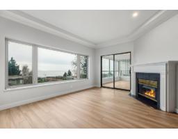 204 15176 BUENA VISTA AVENUE, White Rock, British Columbia