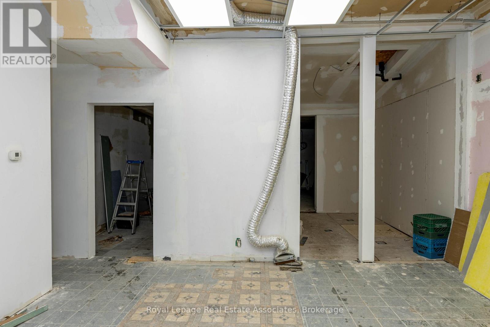 198 Bathurst Street, Toronto, Ontario  M5T 2R8 - Photo 10 - C12743736