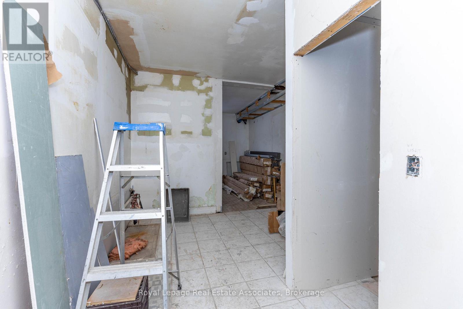 198 Bathurst Street, Toronto, Ontario  M5T 2R8 - Photo 13 - C12743736