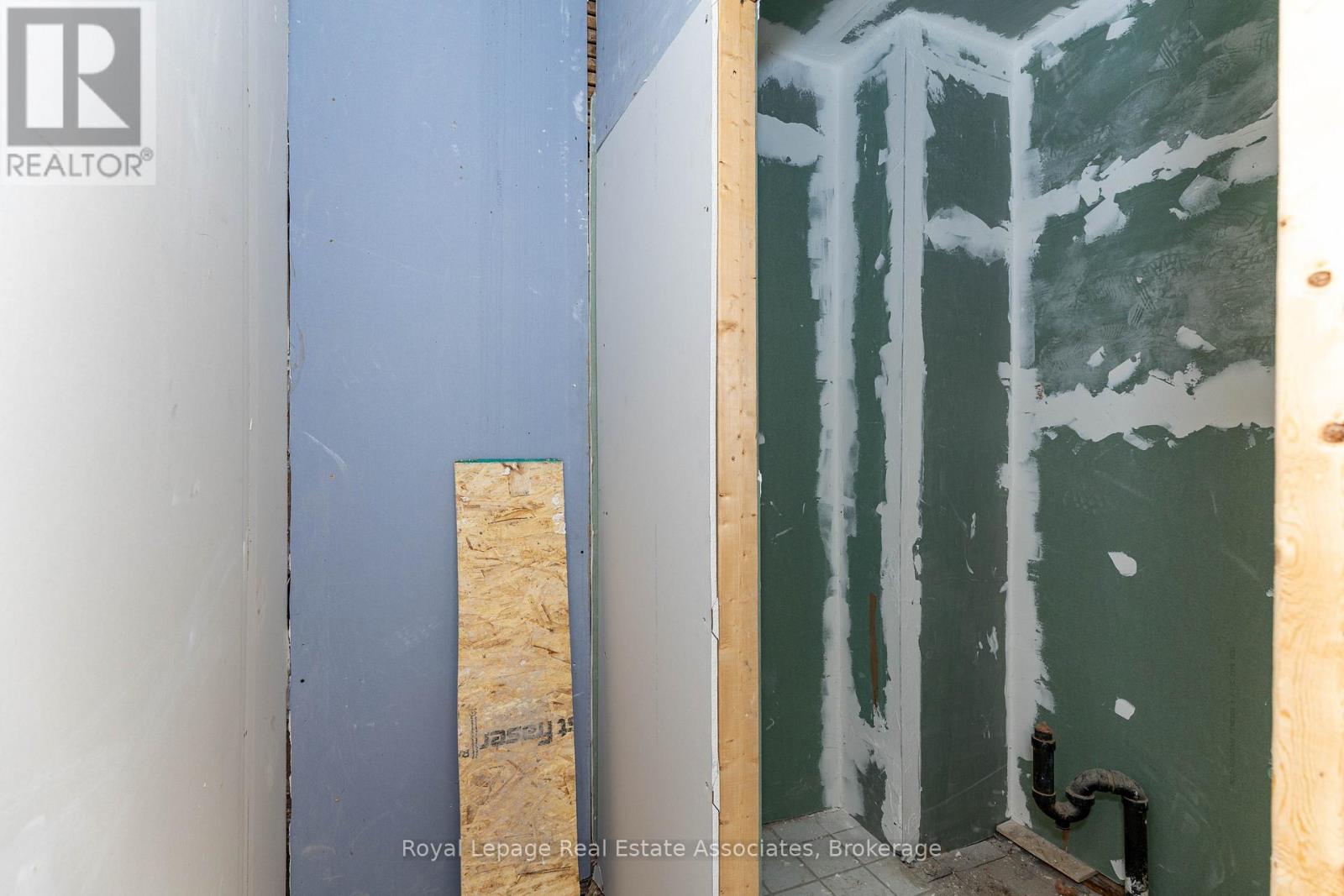 198 Bathurst Street, Toronto, Ontario  M5T 2R8 - Photo 15 - C12743736