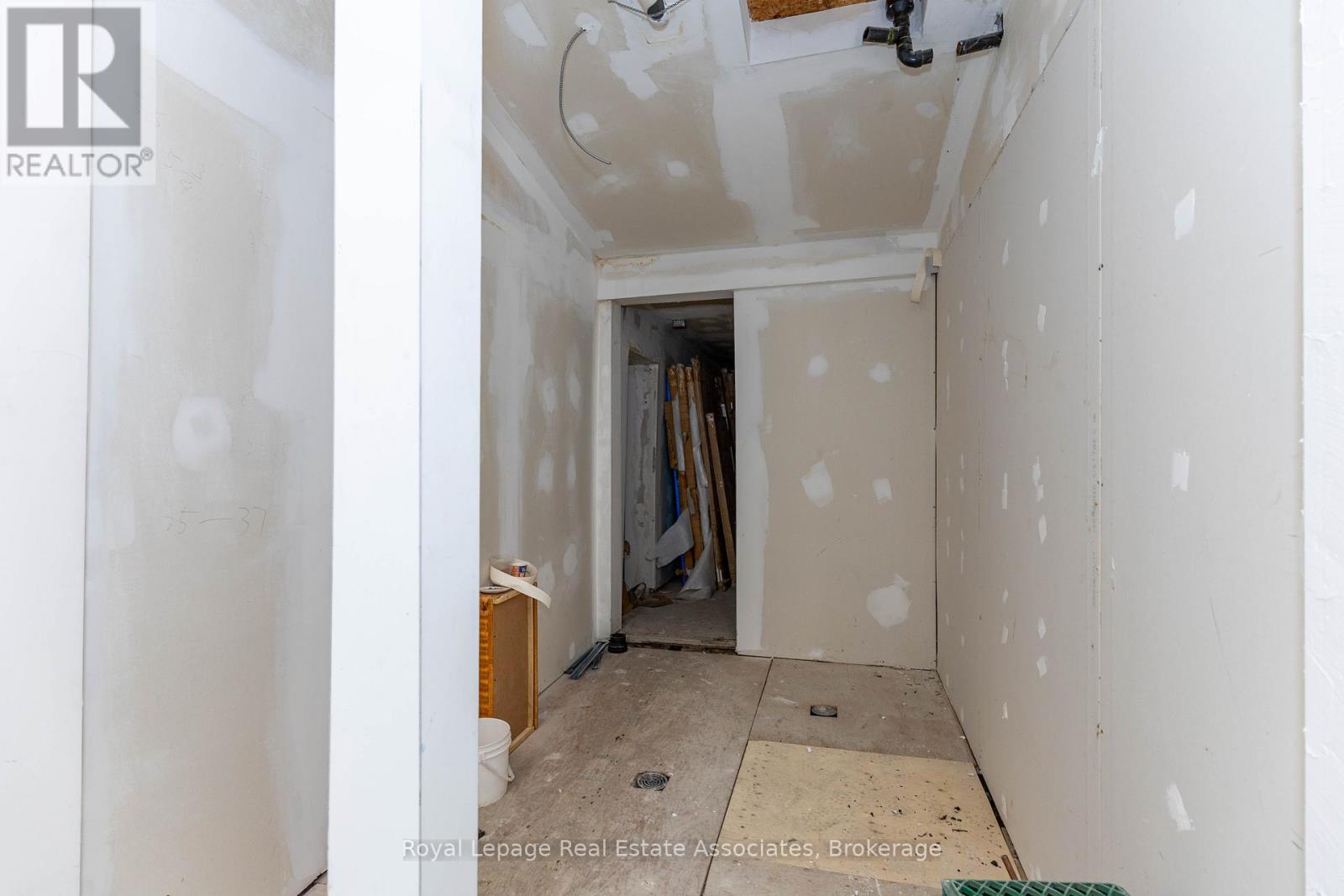 198 Bathurst Street, Toronto, Ontario  M5T 2R8 - Photo 18 - C12743736