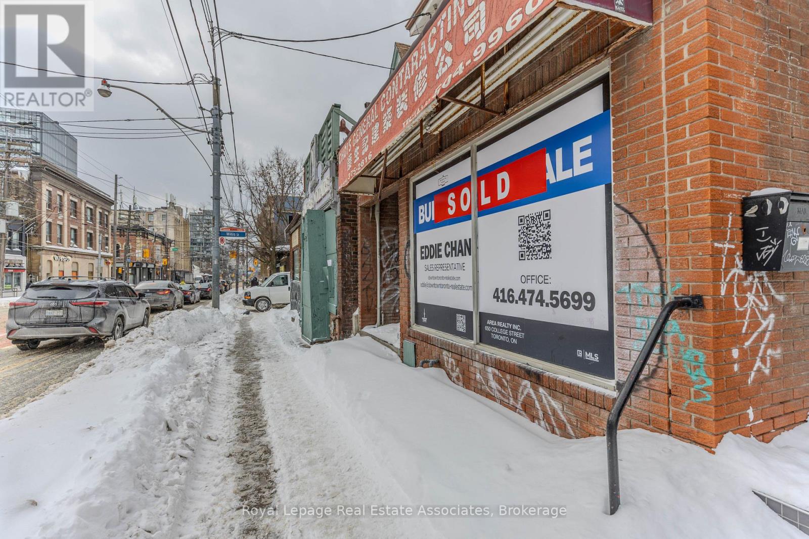 198 Bathurst Street, Toronto, Ontario  M5T 2R8 - Photo 3 - C12743736