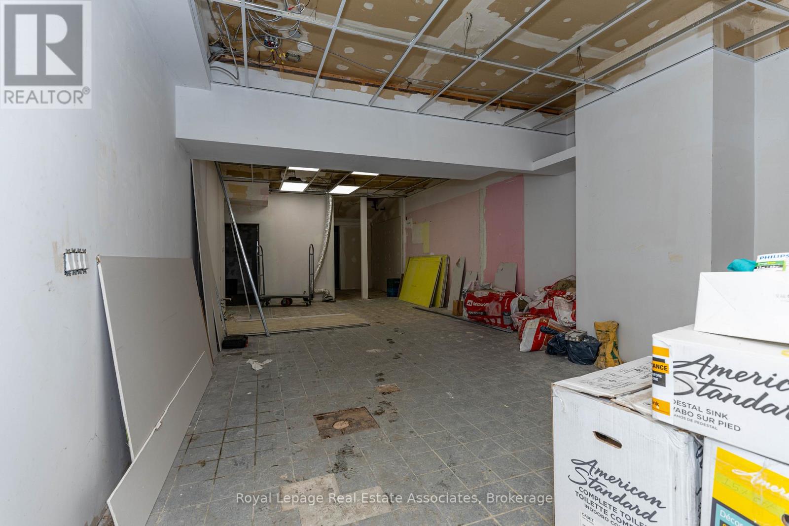 198 Bathurst Street, Toronto, Ontario  M5T 2R8 - Photo 5 - C12743736