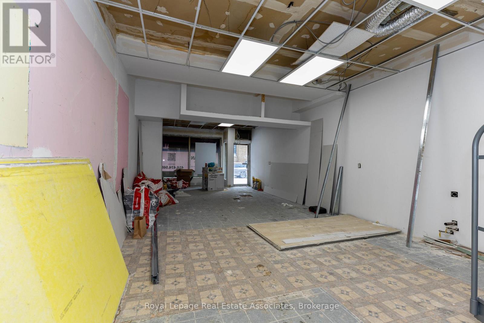 198 Bathurst Street, Toronto, Ontario  M5T 2R8 - Photo 8 - C12743736