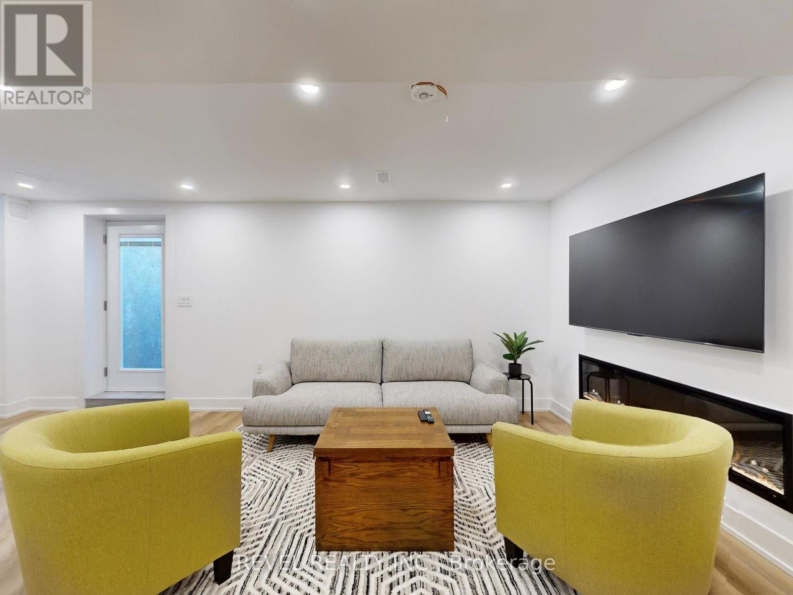 16 Schoolbridge Street, Ajax, Ontario  L1T 4Z2 - Photo 7 - E12743774