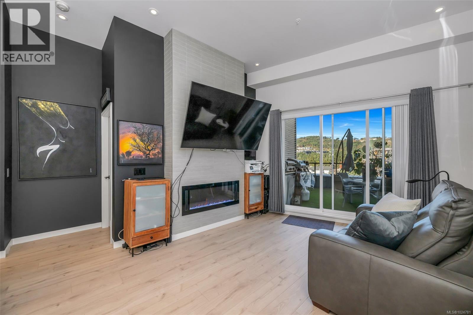 608 947 Whirlaway Cres, Langford, British Columbia  V9B 6W6 - Photo 4 - 1024781