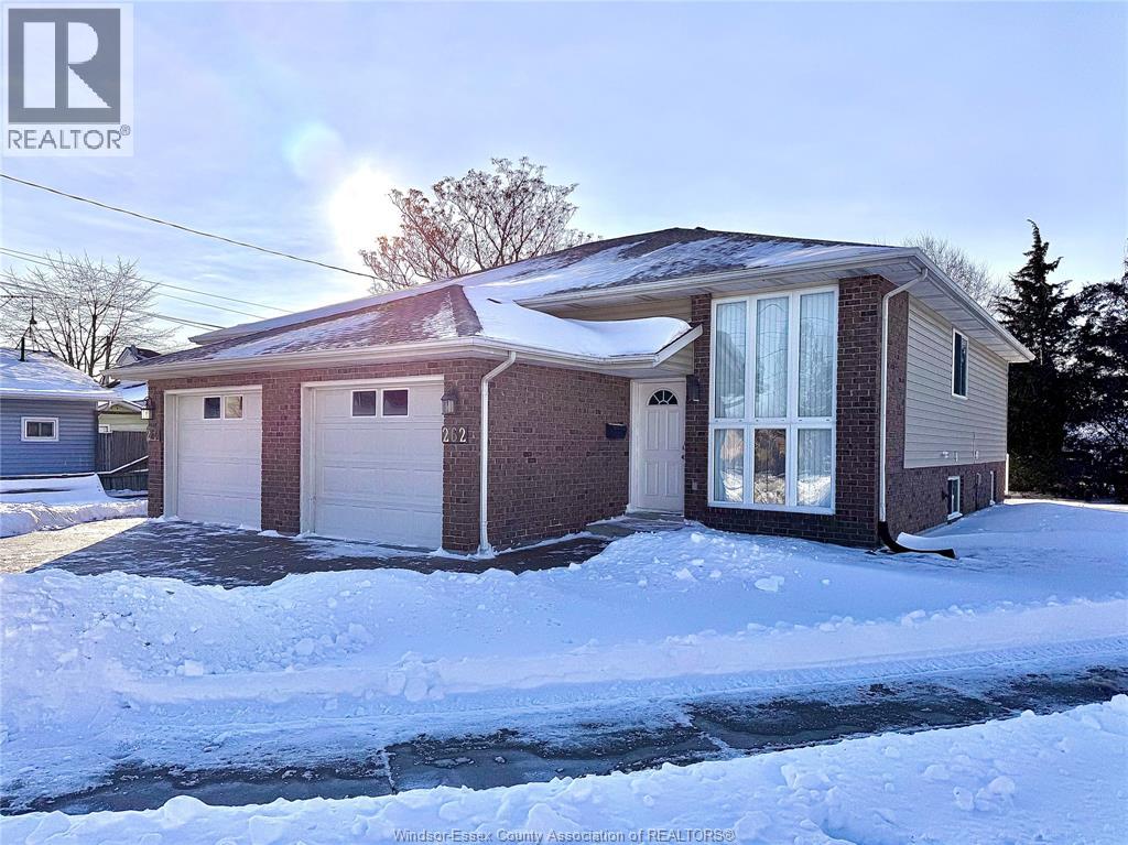 MLS# 26002233: 262 KEMPT STREET, Amherstburg, Canada