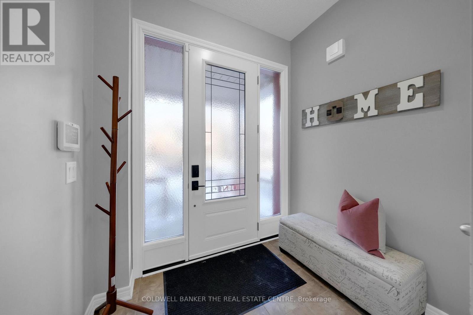 45 Gosnel Circle, Bradford West Gwillimbury (Bradford), Ontario  L3Z 2P5 - Photo 4 - N12743702