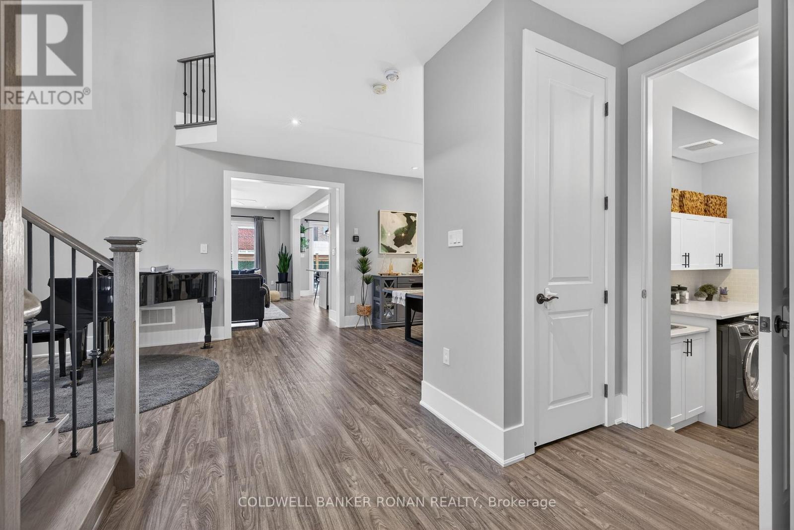 84 Holt Drive, New Tecumseth, Ontario  L9R 0H8 - Photo 7 - N12743752