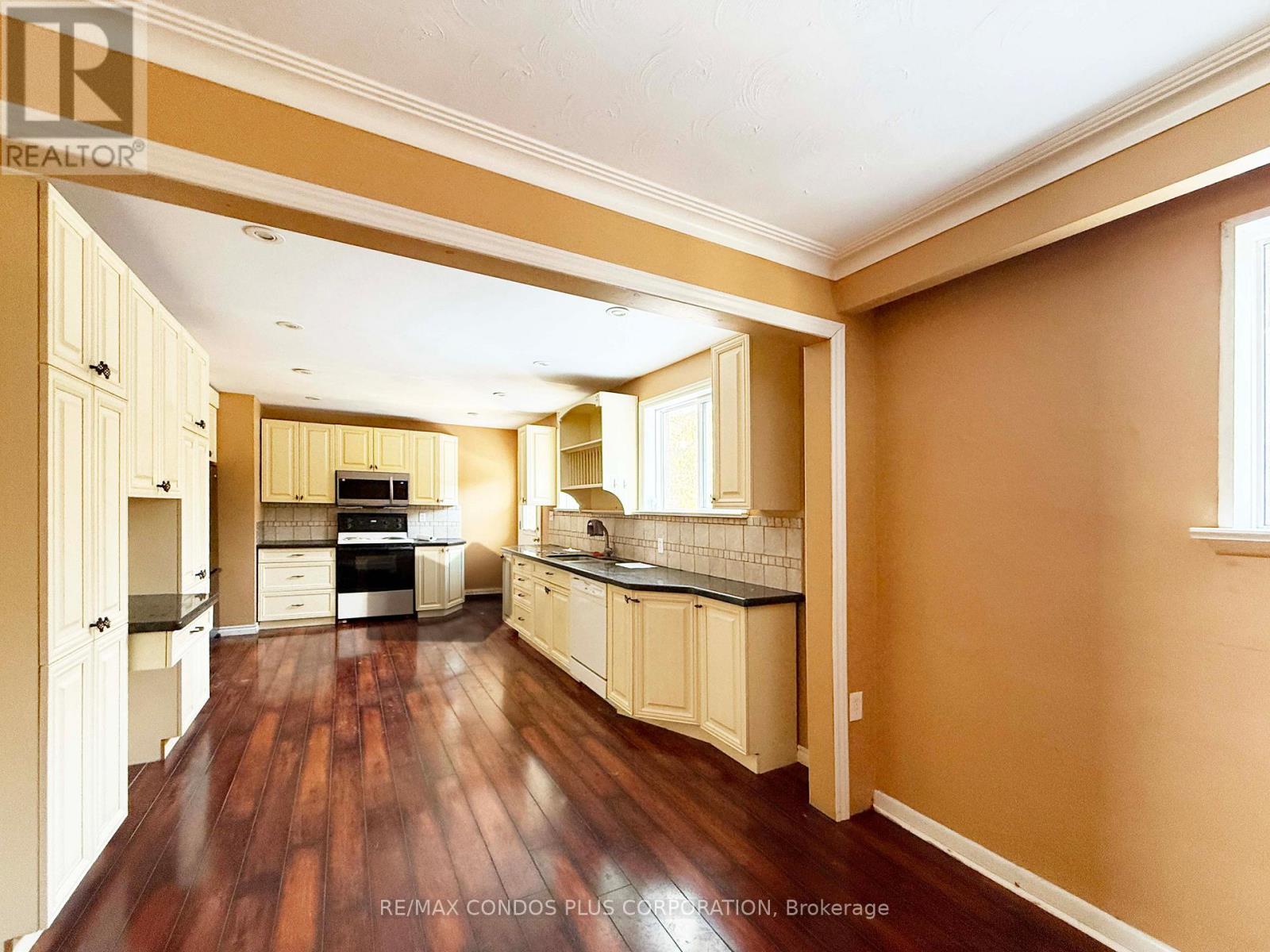 105 Park Avenue, Newmarket, Ontario  L3Y 1T6 - Photo 4 - N12743778