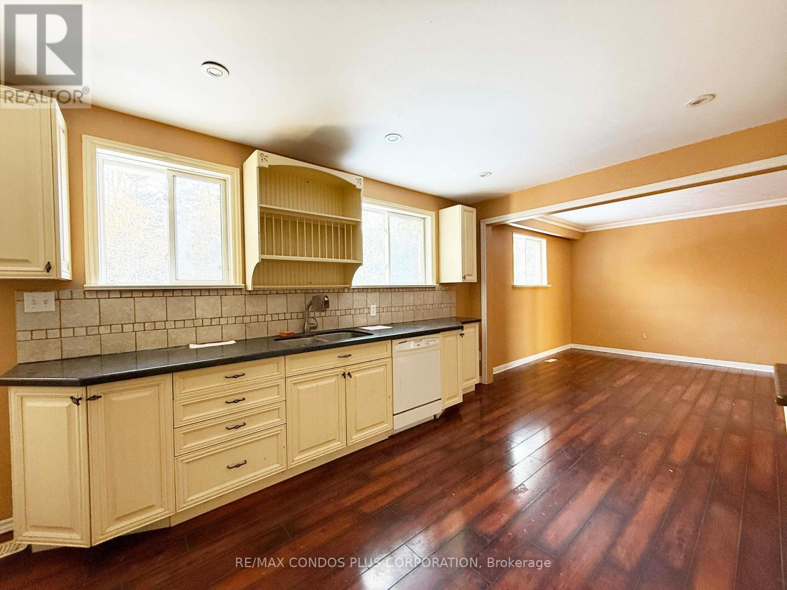 105 Park Avenue, Newmarket, Ontario  L3Y 1T6 - Photo 8 - N12743778