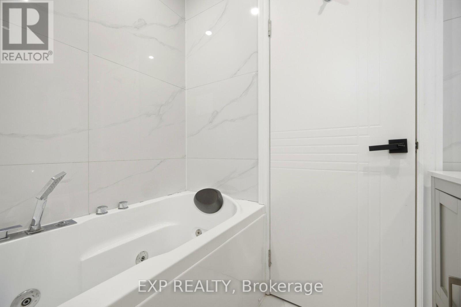 24 Chudleigh Road, Toronto, Ontario  M6E 1Y9 - Photo 36 - W12637408