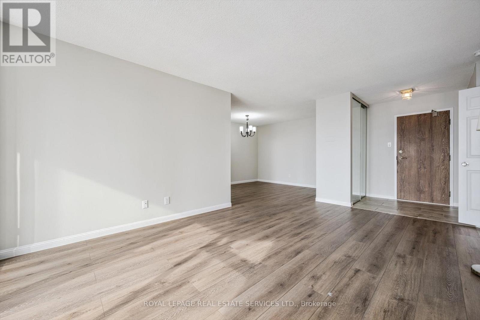 702 - 1240 Marlborough Court, Oakville, Ontario  L6H 3K7 - Photo 10 - W12743726