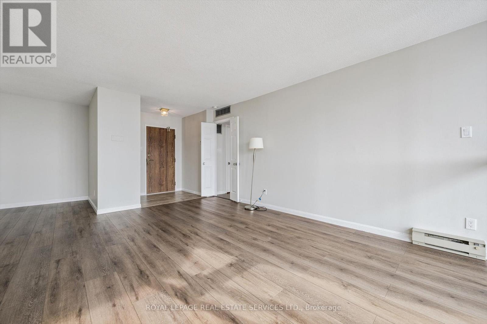 702 - 1240 Marlborough Court, Oakville, Ontario  L6H 3K7 - Photo 11 - W12743726