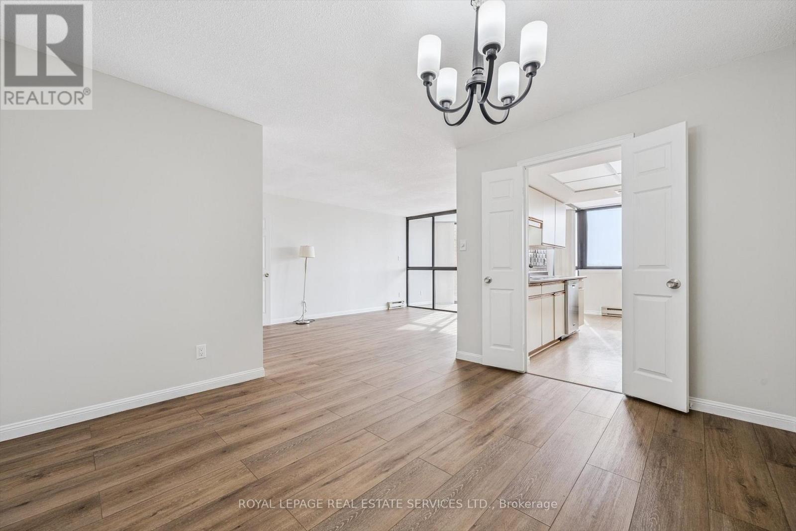 702 - 1240 Marlborough Court, Oakville, Ontario  L6H 3K7 - Photo 13 - W12743726