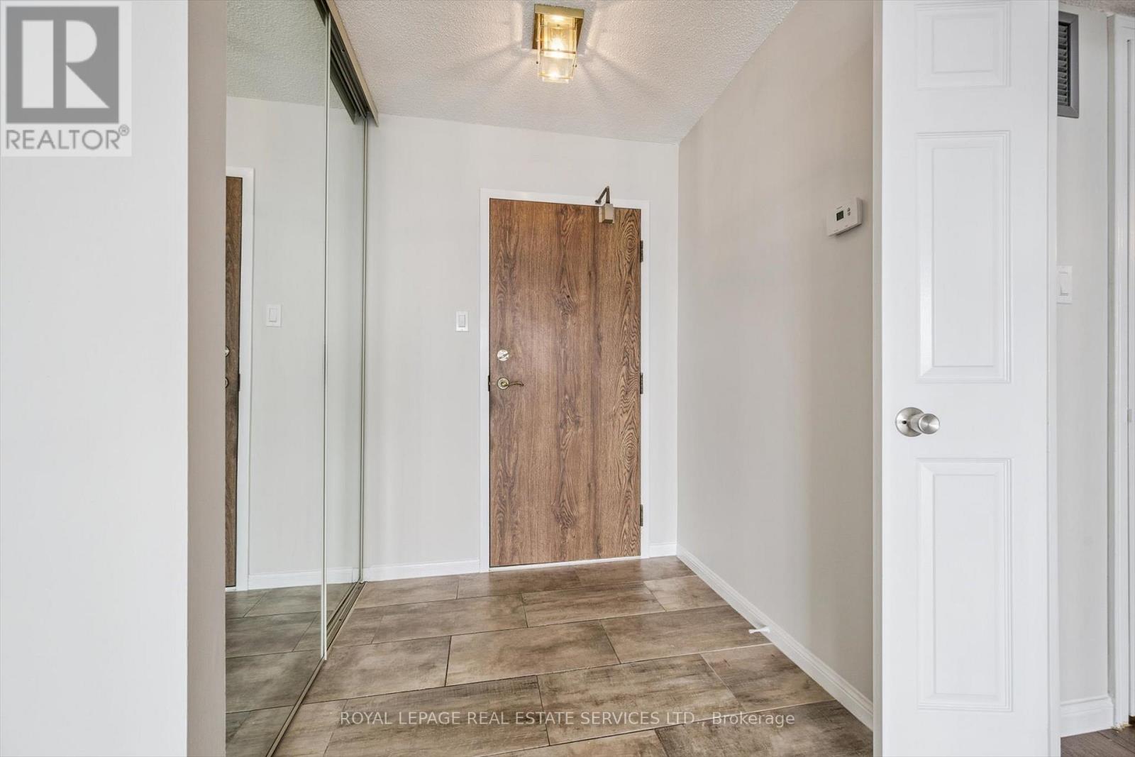 702 - 1240 Marlborough Court, Oakville, Ontario  L6H 3K7 - Photo 6 - W12743726