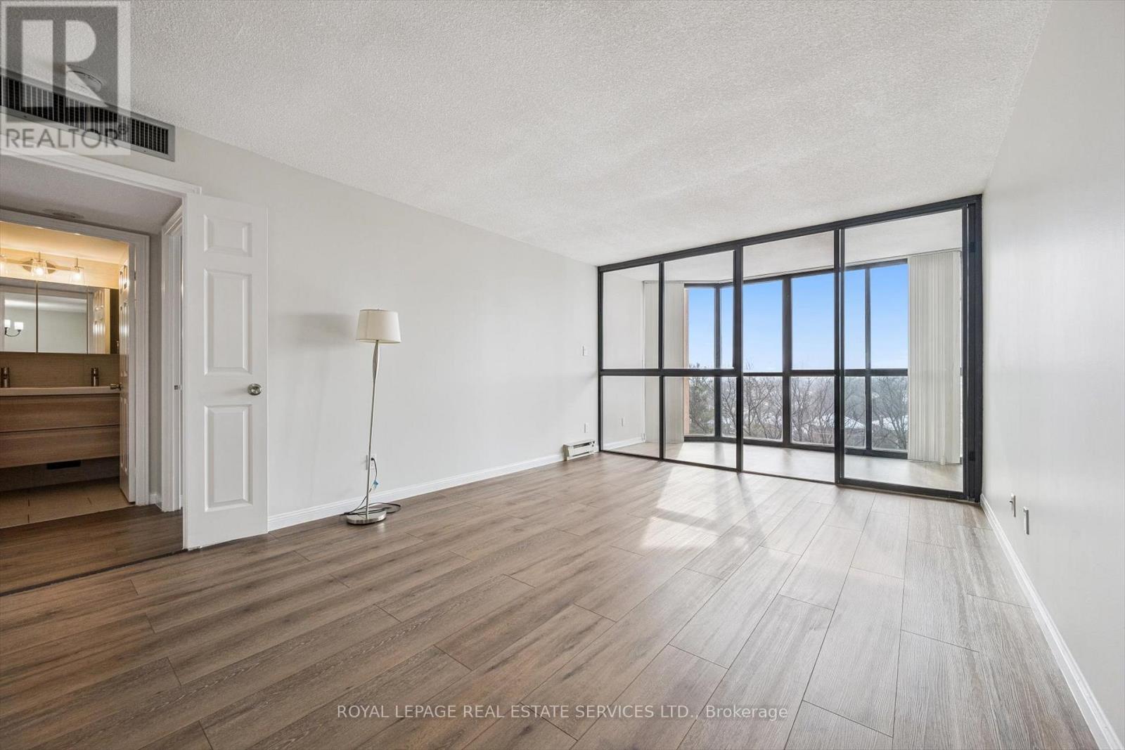 702 - 1240 Marlborough Court, Oakville, Ontario  L6H 3K7 - Photo 8 - W12743726