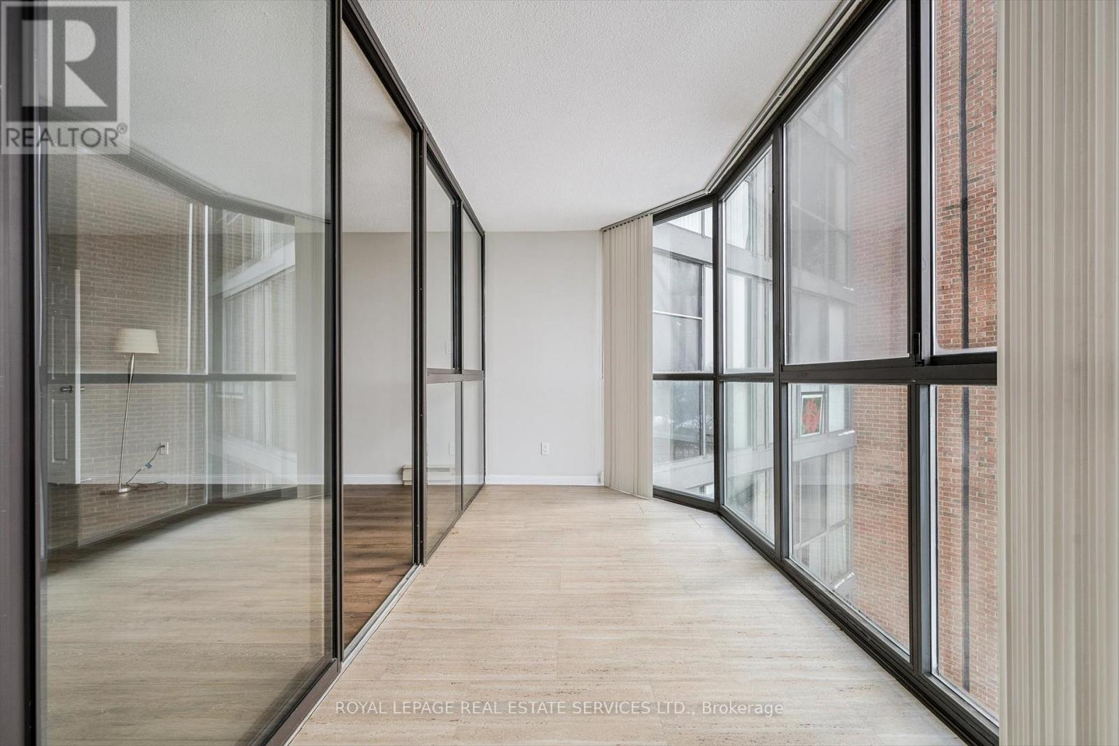 702 - 1240 Marlborough Court, Oakville, Ontario  L6H 3K7 - Photo 9 - W12743726