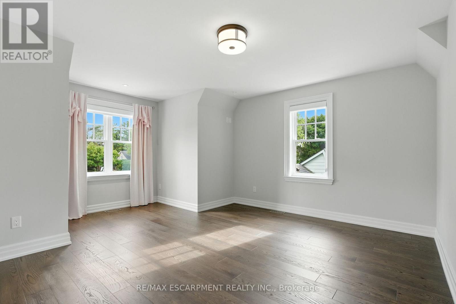 391 Patricia Drive, Burlington, Ontario  L7T 1J9 - Photo 32 - W12743734