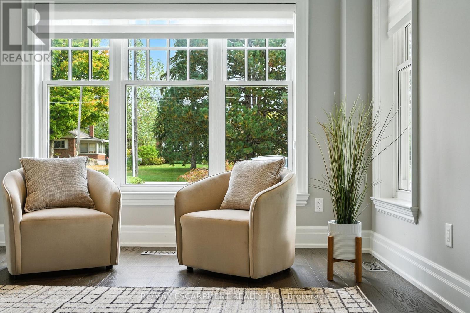 391 Patricia Drive, Burlington, Ontario  L7T 1J9 - Photo 7 - W12743734