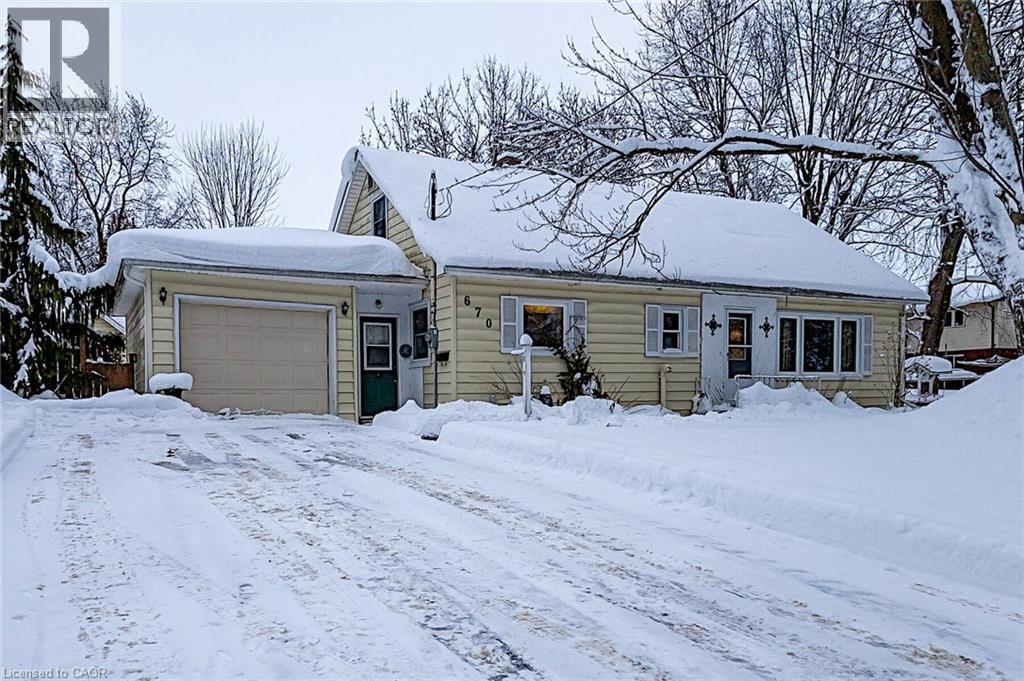 670 Elm Avenue N, Listowel, Ontario  N4W 3G2 - Photo 2 - 40790538