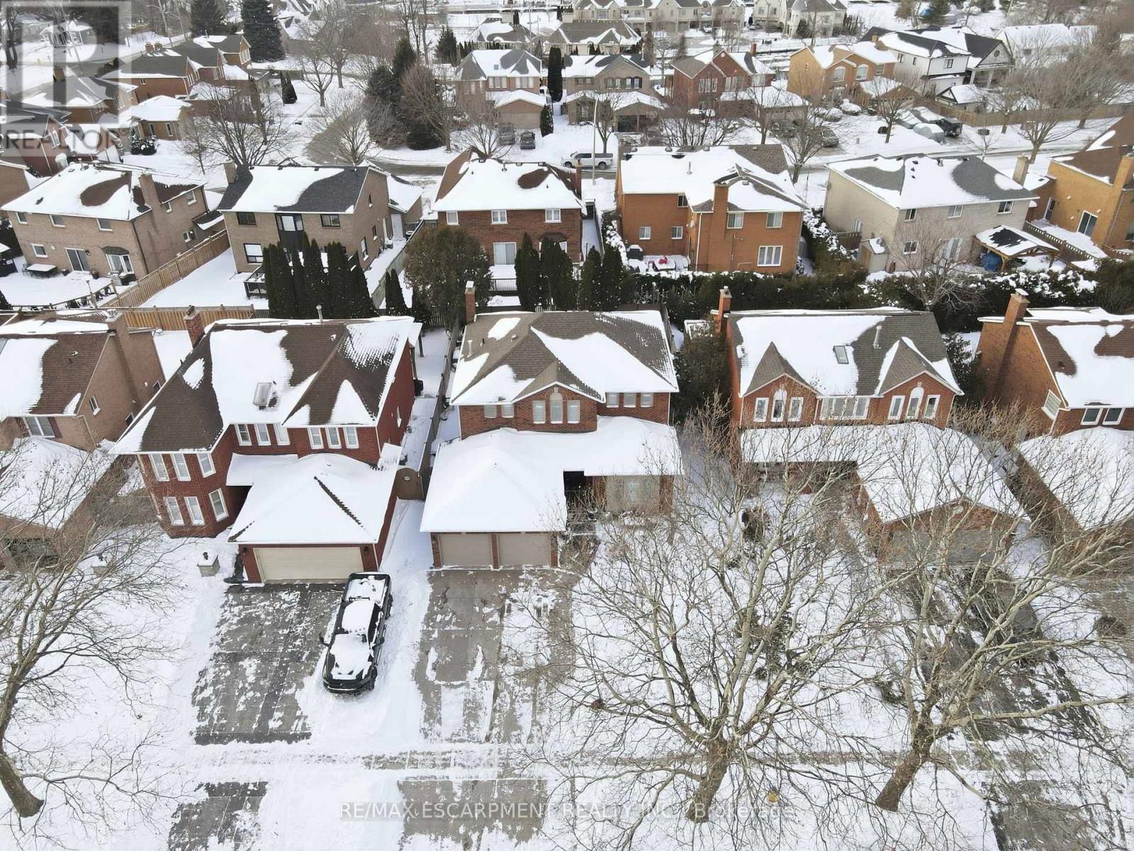 9 Stone Gate Drive, Grimsby, Ontario  L3M 5C6 - Photo 3 - X12743740