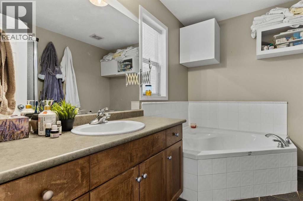 151 Willowbrook Drive Nw, Airdrie, Alberta  T4B 2W5 - Photo 17 - A2276403