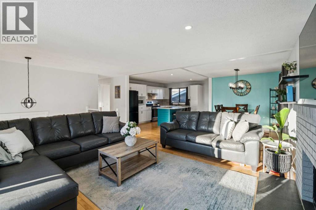 14 Glenhill Crescent, Cochrane, Alberta  T4C 1G8 - Photo 5 - A2281611